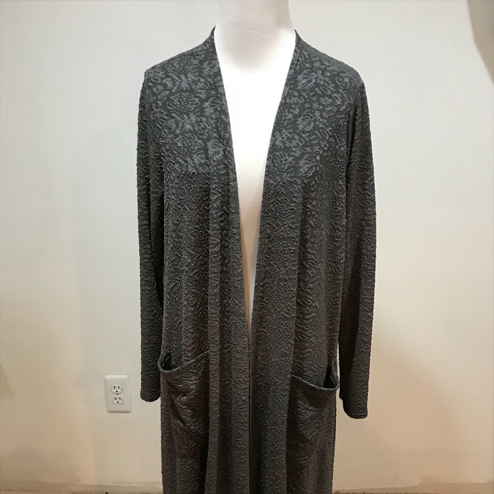 Size M Lularoe Sarah duster. NWT